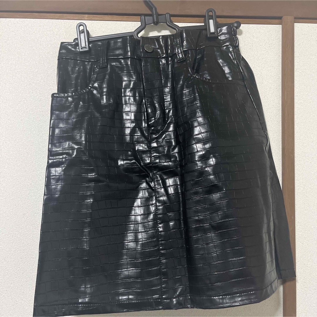 PUNYUS(プニュズ)の【即日発送可能】PUNYUS エコクロコレザーミニスカート レディースのスカート(ミニスカート)の商品写真