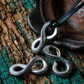 引越！【財運、金運、治療、再生、繁栄】ダブルクロススネーク 蛇ネックレス