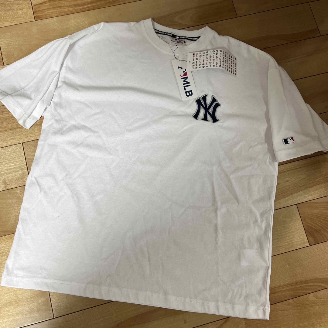 MLB(メジャーリーグベースボール)のメジャーリーグ　MLB ニューヨークヤンキース　新品未使用　メンズ半袖tシャツ メンズのトップス(Tシャツ/カットソー(半袖/袖なし))の商品写真