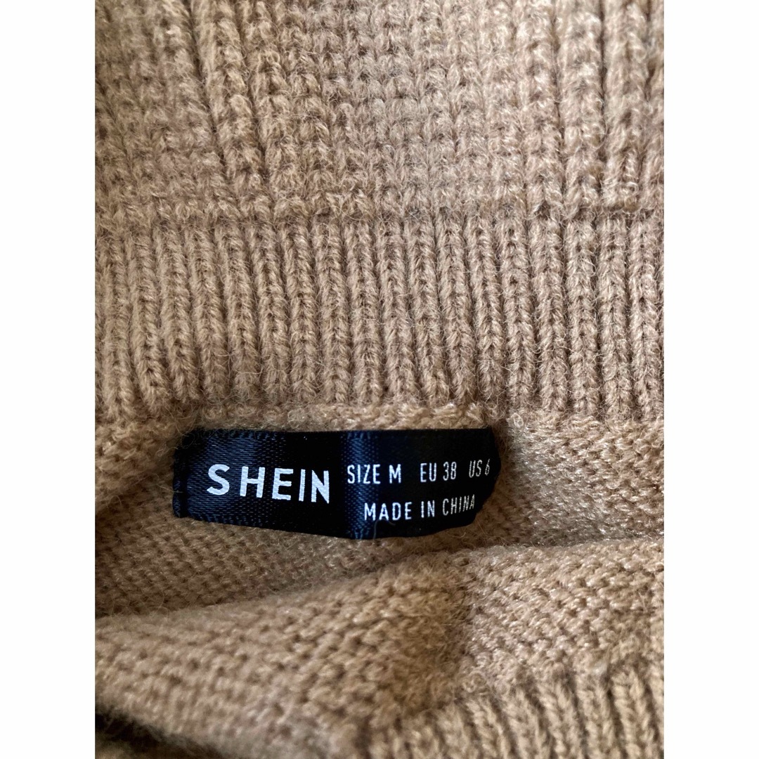 SHEIN(シーイン)の人気完売 新品未着用 SHEIN Privé オフショルダーセーター Mベージュ レディースのトップス(ニット/セーター)の商品写真