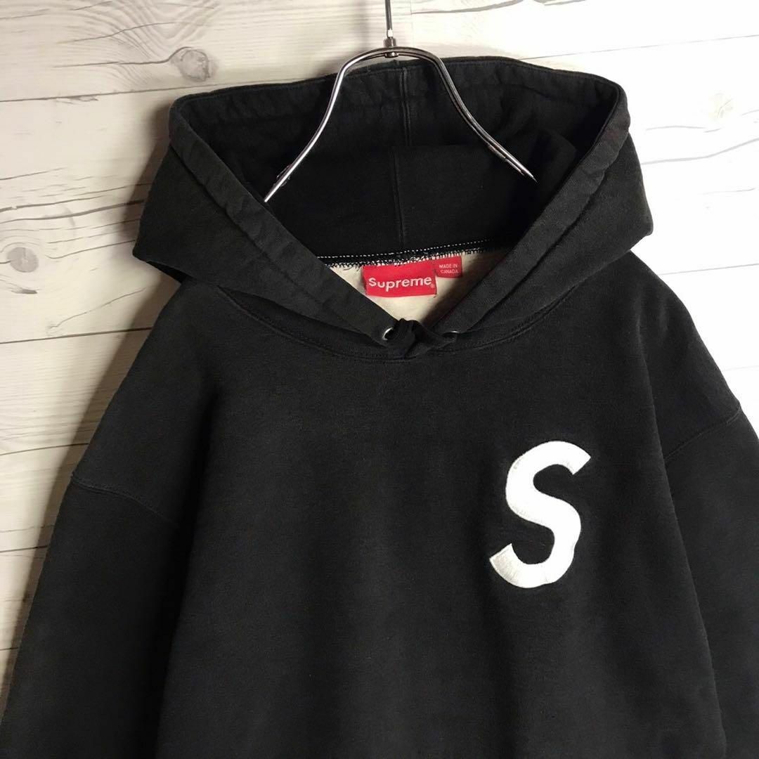 Supreme(シュプリーム)の【コムドットゆうた着用モデル】Supreme Sロゴ 刺繍ロゴ 即完売 パーカー その他のその他(その他)の商品写真