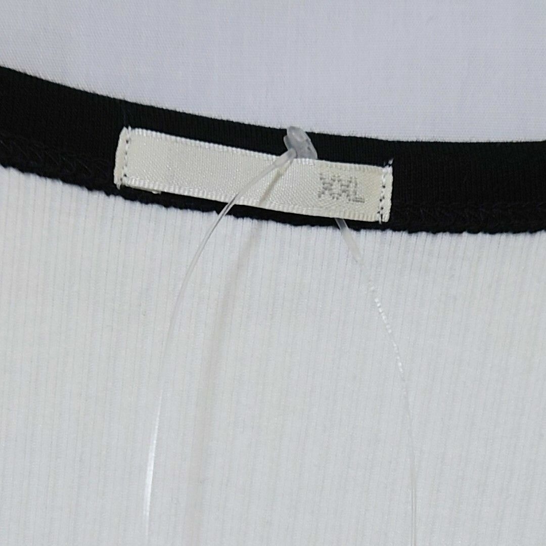 GU(ジーユー)のるる様 新品GUバイカラーミニT白とサテンスリーブセーター 七分袖黒XXL再出品 レディースのトップス(シャツ/ブラウス(半袖/袖なし))の商品写真