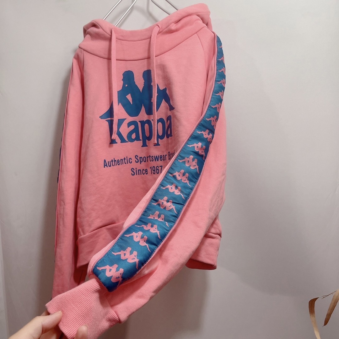 Kappa(カッパ)の【美品♡】Kappa パーカー　ショート　ピンク　ブランドロゴ　袖ライン レディースのトップス(パーカー)の商品写真