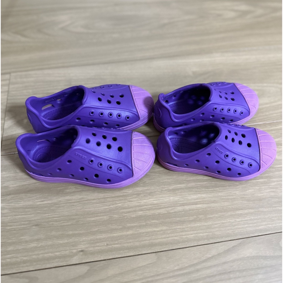 crocs(クロックス)のクロックス2足セット キッズ/ベビー/マタニティのキッズ靴/シューズ(15cm~)(その他)の商品写真