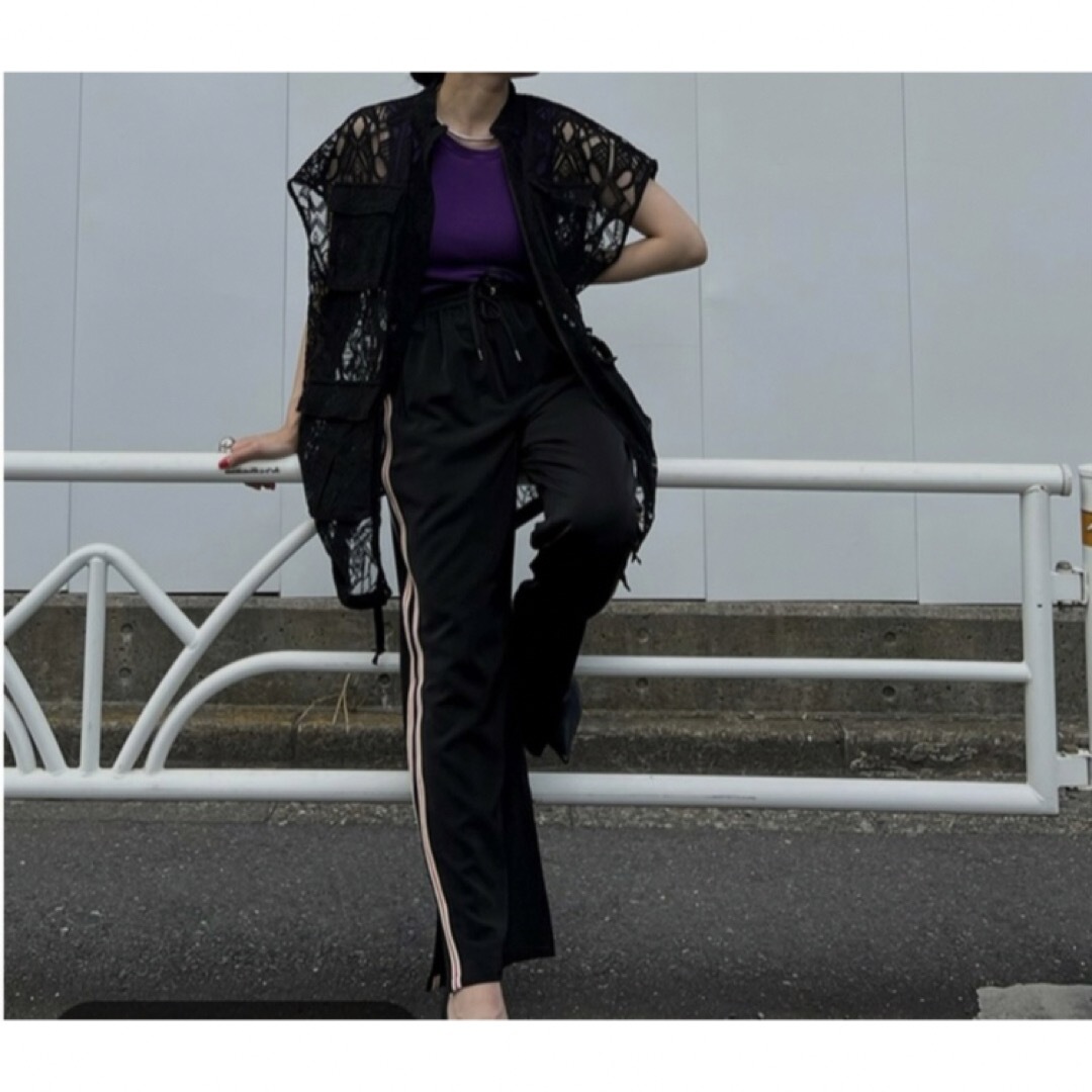 Ameri VINTAGE(アメリヴィンテージ)のameri vintage  SIDE LINE FLARE PANTS レディースのパンツ(カジュアルパンツ)の商品写真