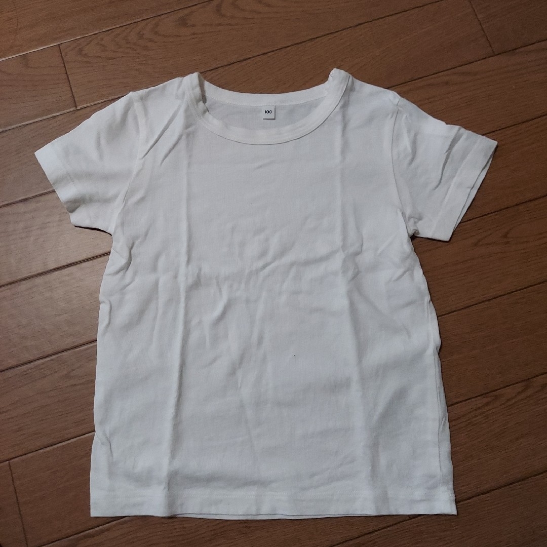 MUJI (無印良品)(ムジルシリョウヒン)のカットソーチェック110センチ　白いTシャツ100センチ キッズ/ベビー/マタニティのキッズ服女の子用(90cm~)(Tシャツ/カットソー)の商品写真