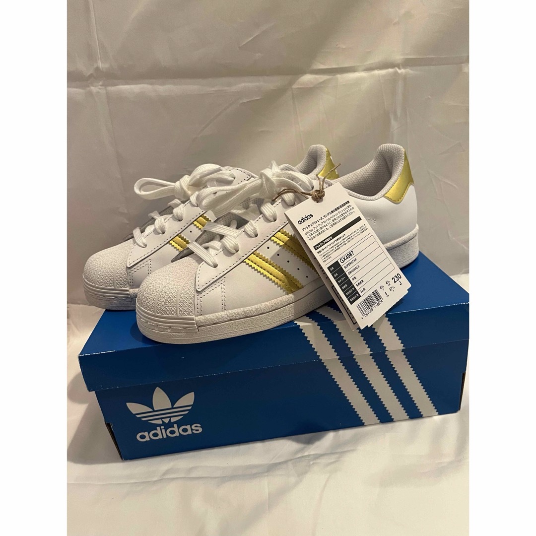 新品】 Adidas スニーカー-