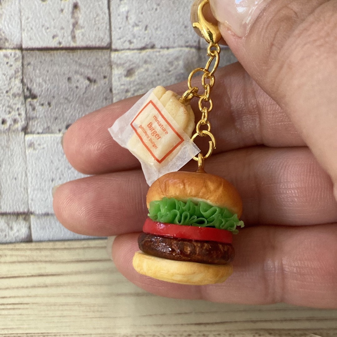 ミニチュア ハンバーガーとポテトチャームの通販 by gatto nero shop