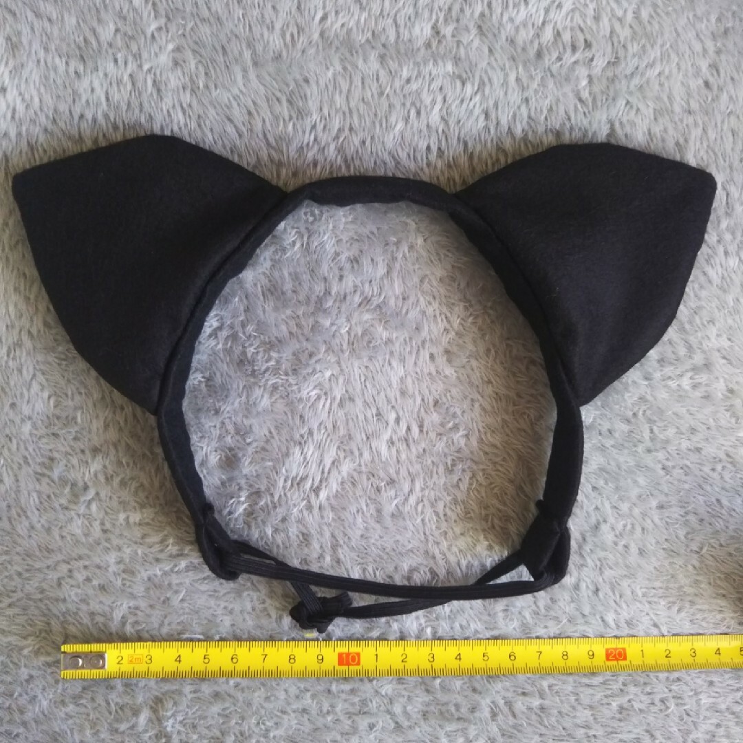 ハンドメイド　黒猫耳ヘアバンドとしっぽセット エンタメ/ホビーのコスプレ(小道具)の商品写真