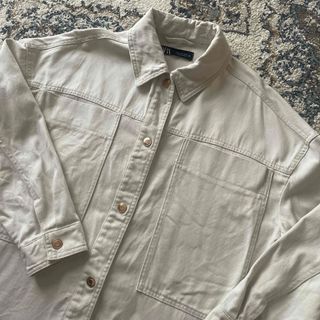 ザラ(ZARA)の新品未使用　ZARA ジャケット　シャツ(シャツ/ブラウス(半袖/袖なし))