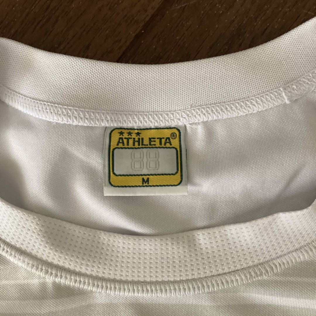 ATHLETA(アスレタ)のアスレタ トレーニングシャツ白M スポーツ/アウトドアのサッカー/フットサル(ウェア)の商品写真