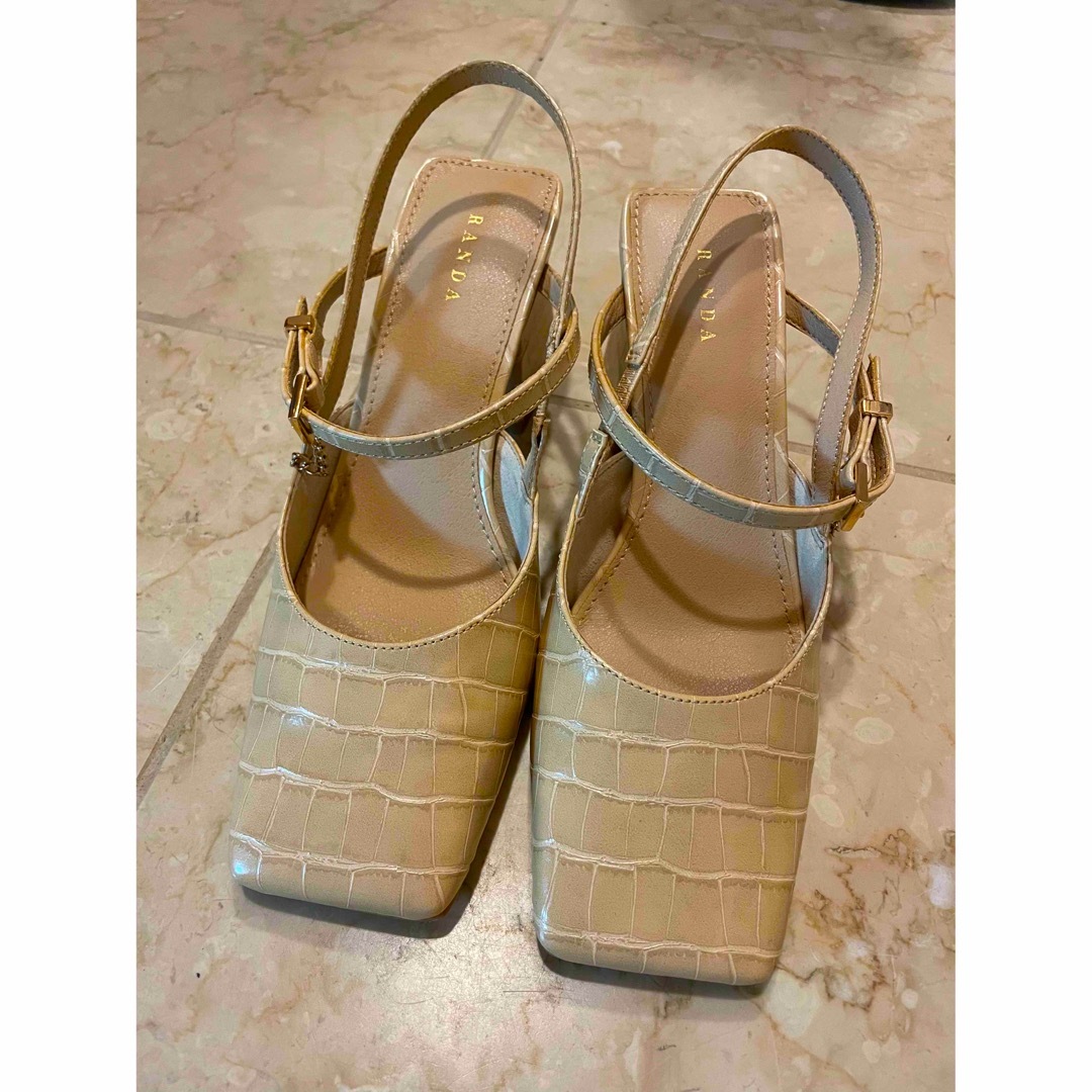 RANDA(ランダ)のRANDA スクエアトゥパンプス　ストラップ付き レディースの靴/シューズ(ハイヒール/パンプス)の商品写真