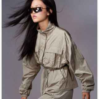 エイチアンドエム(H&M)の【新品】H&M 最新作 ナイロンパーカー(その他)