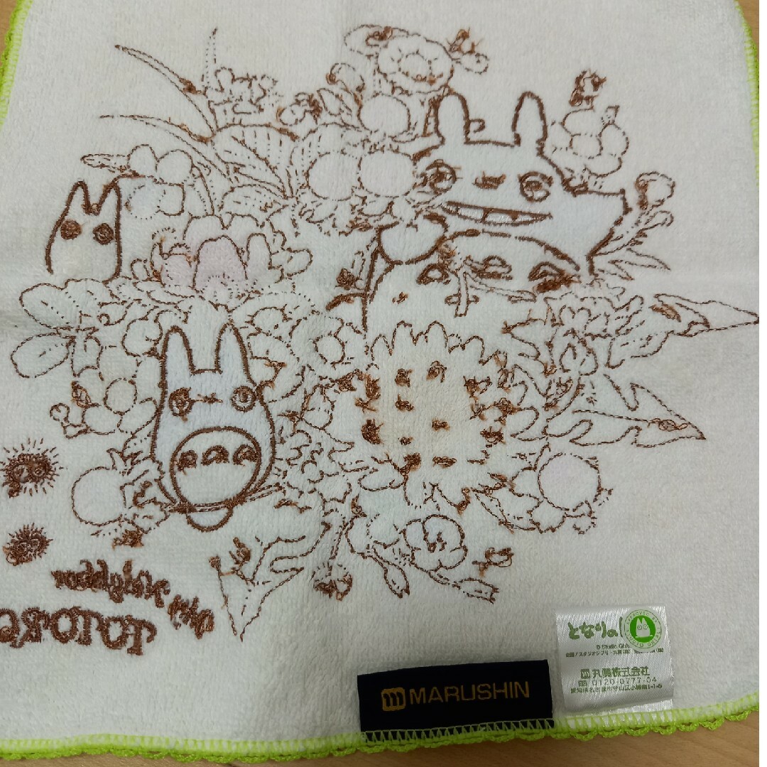 ジブリ(ジブリ)のトトロ　刺繍ハンカチ エンタメ/ホビーのアニメグッズ(タオル)の商品写真