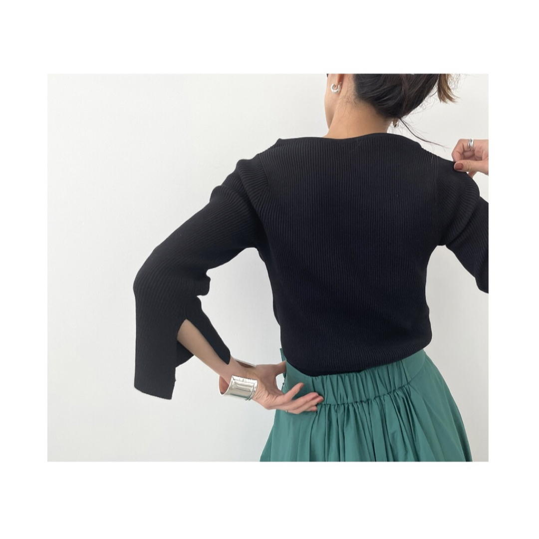 L'Appartement DEUXIEME CLASSE(アパルトモンドゥーズィエムクラス)のアパルトモン　SLIT RIB KNIT  ブラック レディースのトップス(ニット/セーター)の商品写真