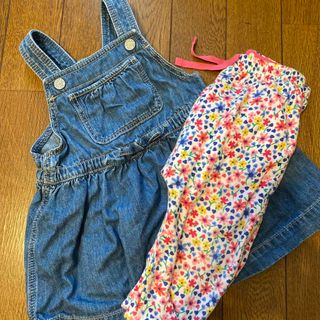 ギャップキッズ(GAP Kids)のギャップ　デニムサロペット　花柄パンツ(パンツ)