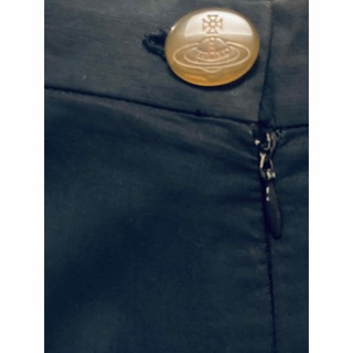 ヴィヴィアンウエストウッド(Vivienne Westwood)のオーブボタン　裾フレアスカート　紺　ネイビー(ミニスカート)