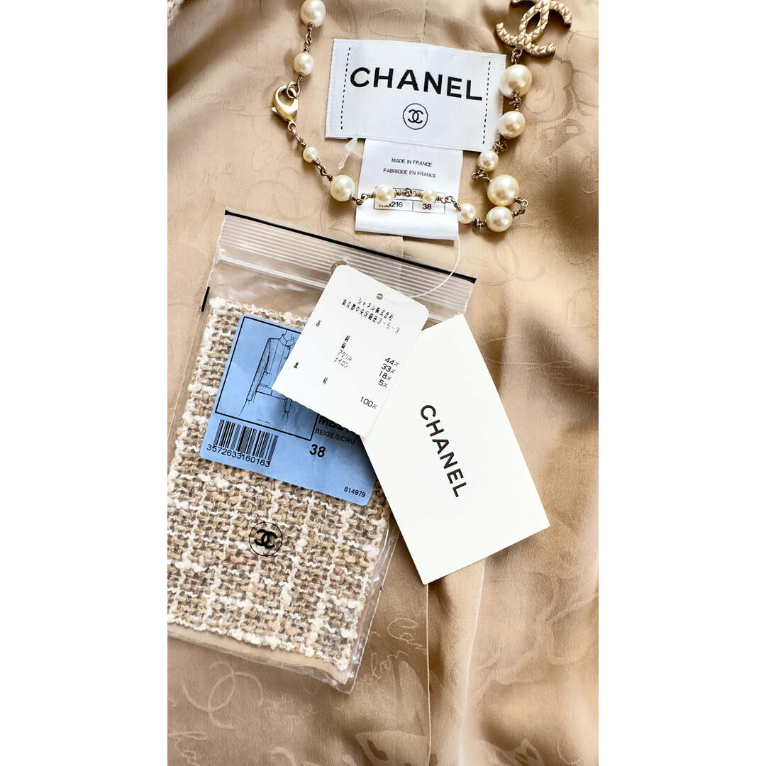 CHANEL(シャネル)の美品綺麗 シャネル CHANEL ベージュ・ゴールド・ツイード・ジャケット・スカート・スーツ 36 38 レディースのフォーマル/ドレス(スーツ)の商品写真