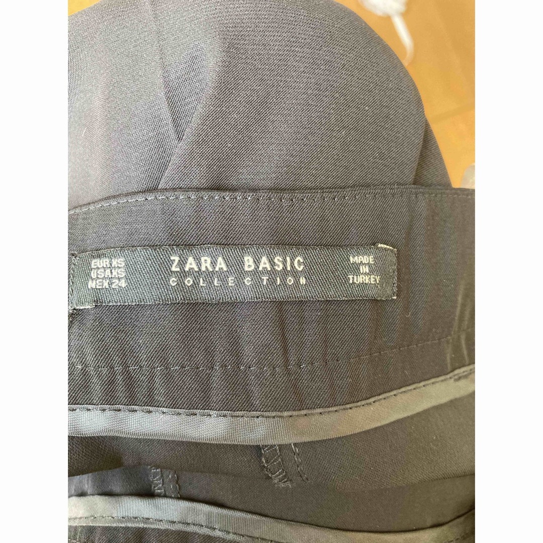 ZARA(ザラ)のZARA  ワイドパンツ　スリット入り レディースのパンツ(カジュアルパンツ)の商品写真