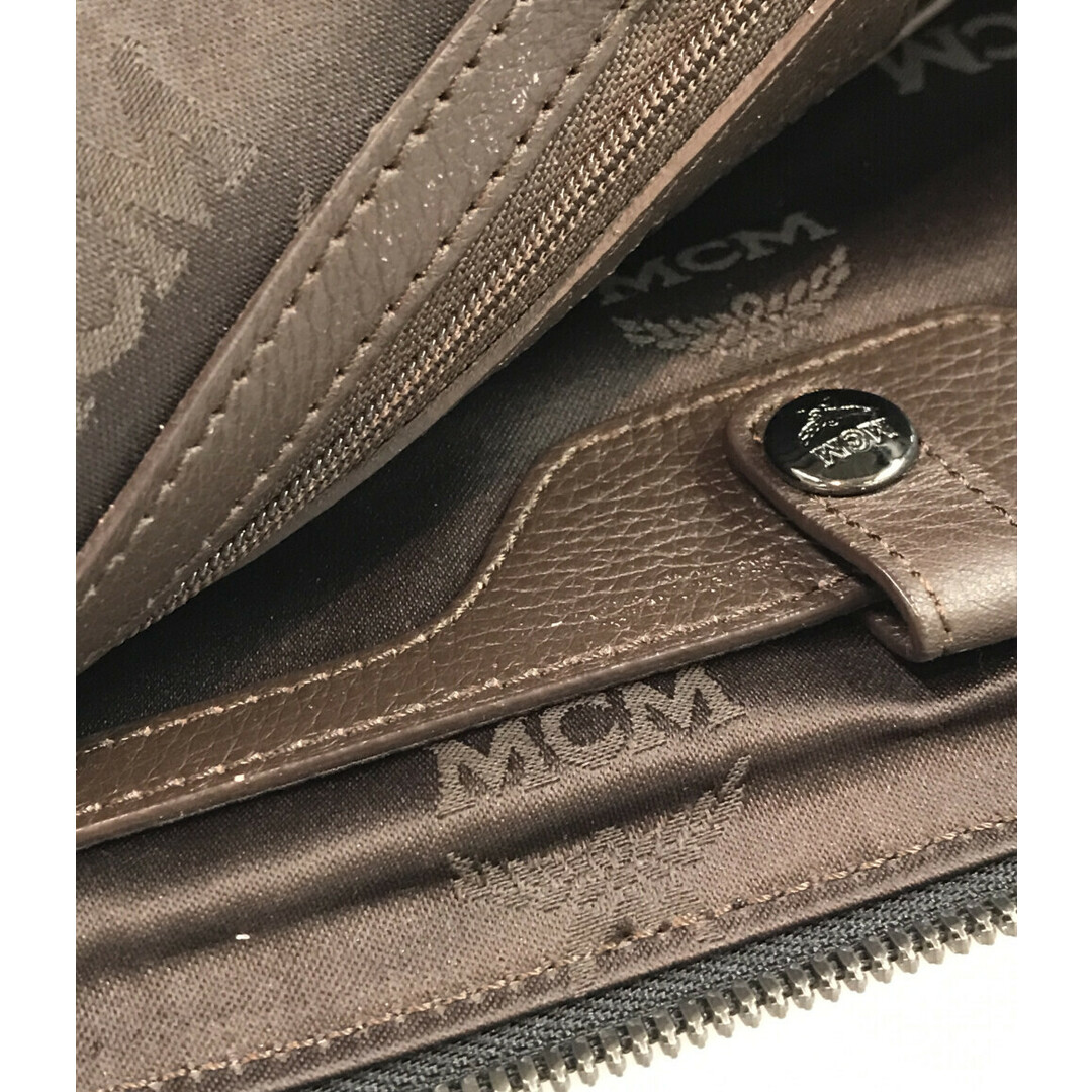 MCM(エムシーエム)のエムシーエム MCM スタッズクラッチバッグ    ユニセックス レディースのバッグ(クラッチバッグ)の商品写真