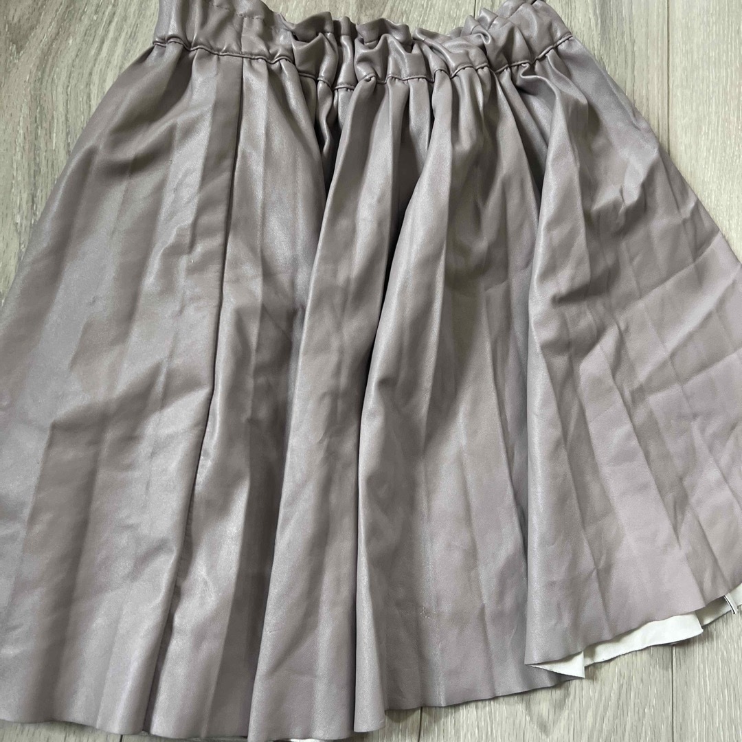 GU(ジーユー)のGU 150 くすみピンク　フェィクレザー風スカート キッズ/ベビー/マタニティのキッズ服女の子用(90cm~)(スカート)の商品写真