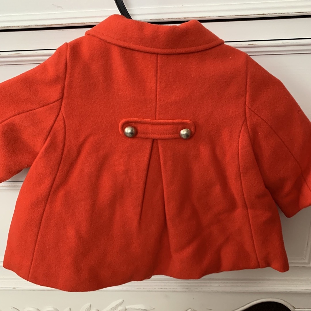 Chloe(クロエ)のクロエ　　赤いAﾗｲﾝコート　6M キッズ/ベビー/マタニティのベビー服(~85cm)(ジャケット/コート)の商品写真