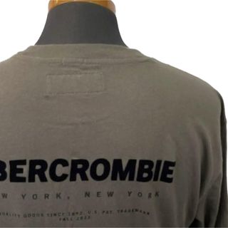 アバクロンビーアンドフィッチ(Abercrombie&Fitch)のアバクロ★メンズ★バックロゴのロングスリーブTOPSカーキオリーブ★サイズXL(Tシャツ/カットソー(七分/長袖))