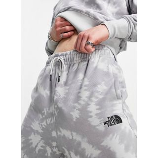 THE NORTH FACE - 【海外限定】TNF ジョガーパンツ タイダイ US/M-L ...