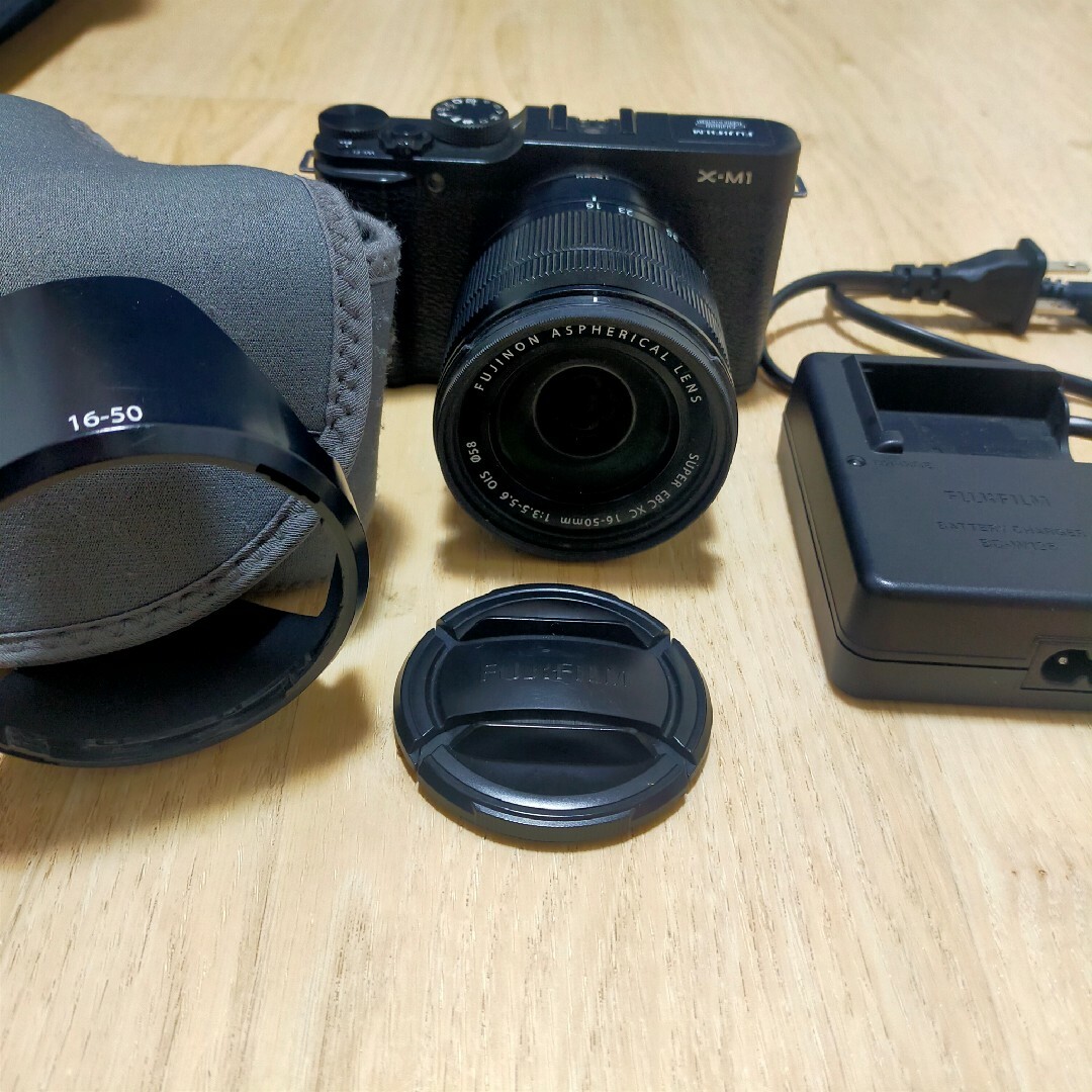 FUJIFILM X−M1 SILVER 富士フィルム 熱かっ XM1 レンズ2本 FUJIFILM X−M1 SILVER 富士フィルム 熱かっ XM1 レンズ2本