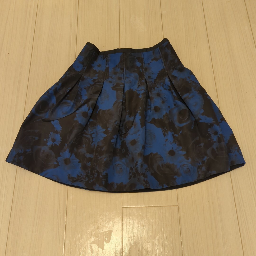 GAP(ギャップ)のGAP　ブルー花柄フレアスカート レディースのスカート(ひざ丈スカート)の商品写真