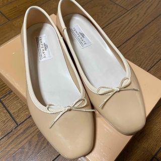 テンパレイト　レインパンプス〈NUDE〉(バレエシューズ)