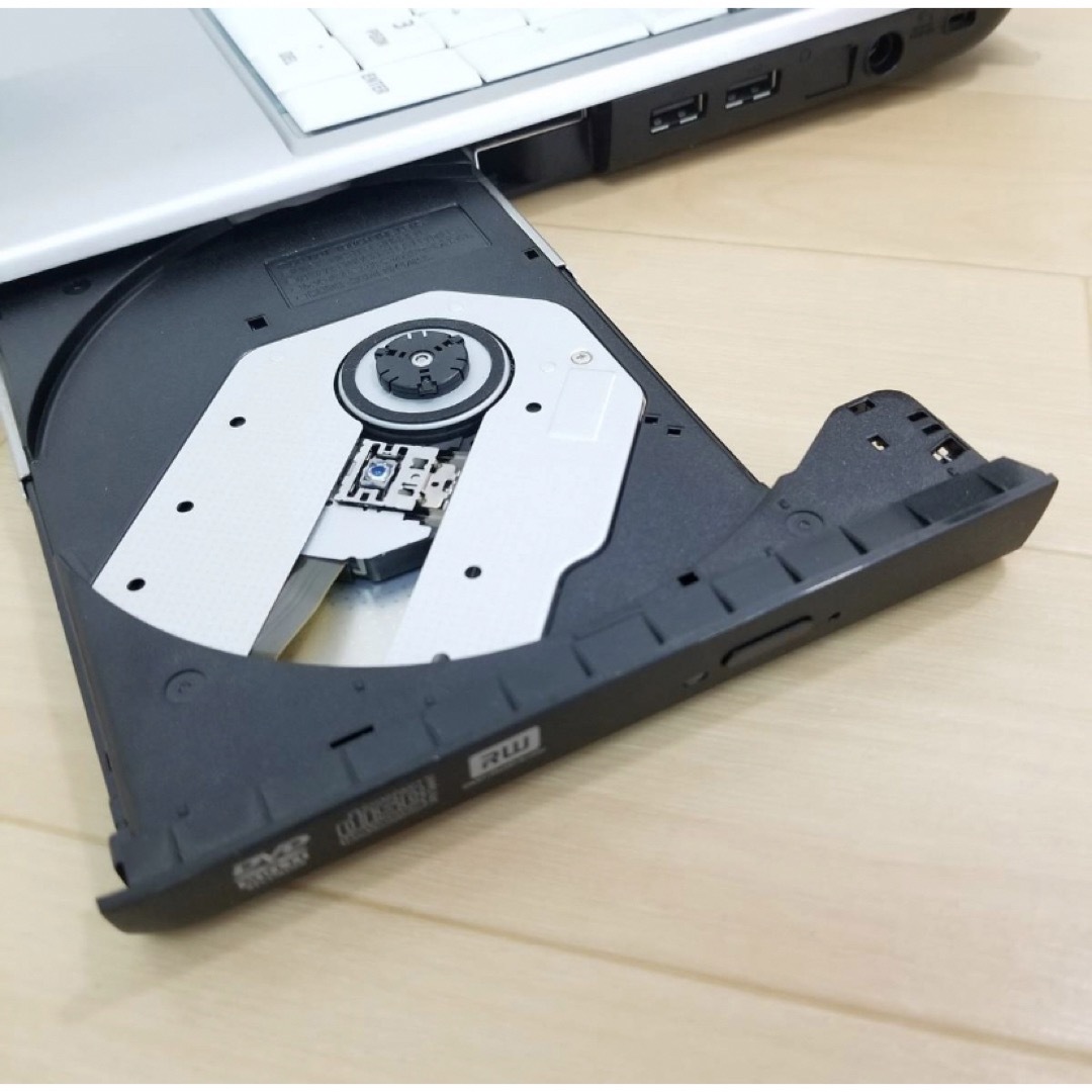 超大容量  美品　東芝　HDD 1000GB＋新品メモ4GB+ 新品マウス