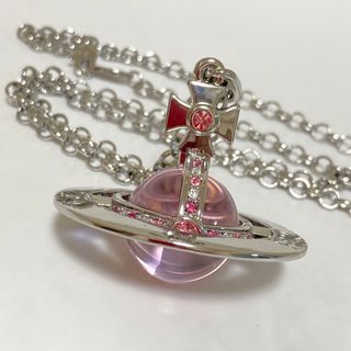 ヴィヴィアンウエストウッド(Vivienne Westwood)のヴィヴィアン　スモールオーブネックレス　シルバー×ピンク(ネックレス)