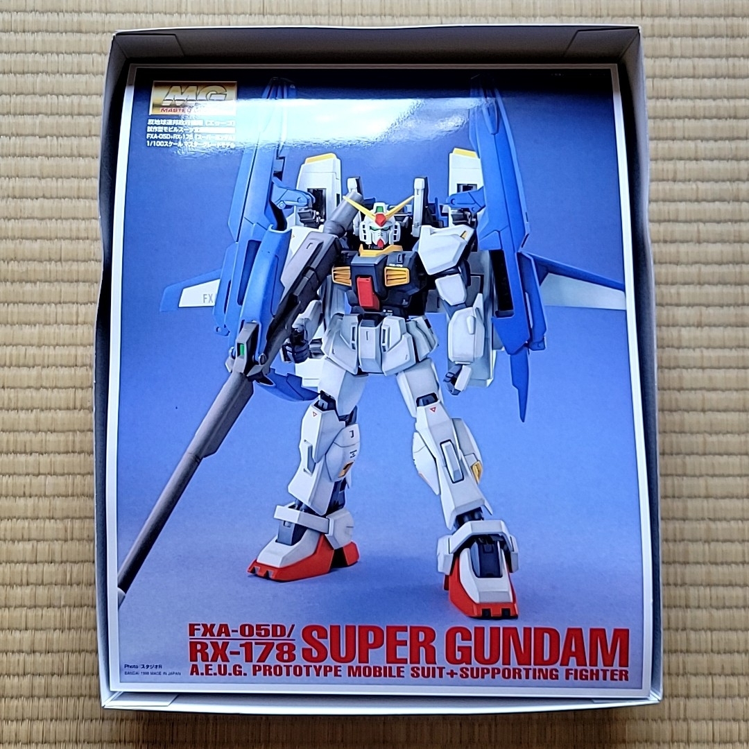 BANDAI(バンダイ)のバンダイ MG 1／100 RX-178+FXA-05D スーパーガンダム レア エンタメ/ホビーのおもちゃ/ぬいぐるみ(模型/プラモデル)の商品写真