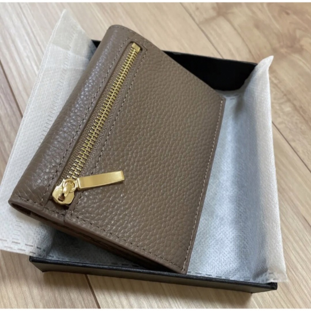 ラシエム　LASIEM ミニウォレット　二つ折り財布　トープ　本革　薄い財布 レディースのファッション小物(財布)の商品写真