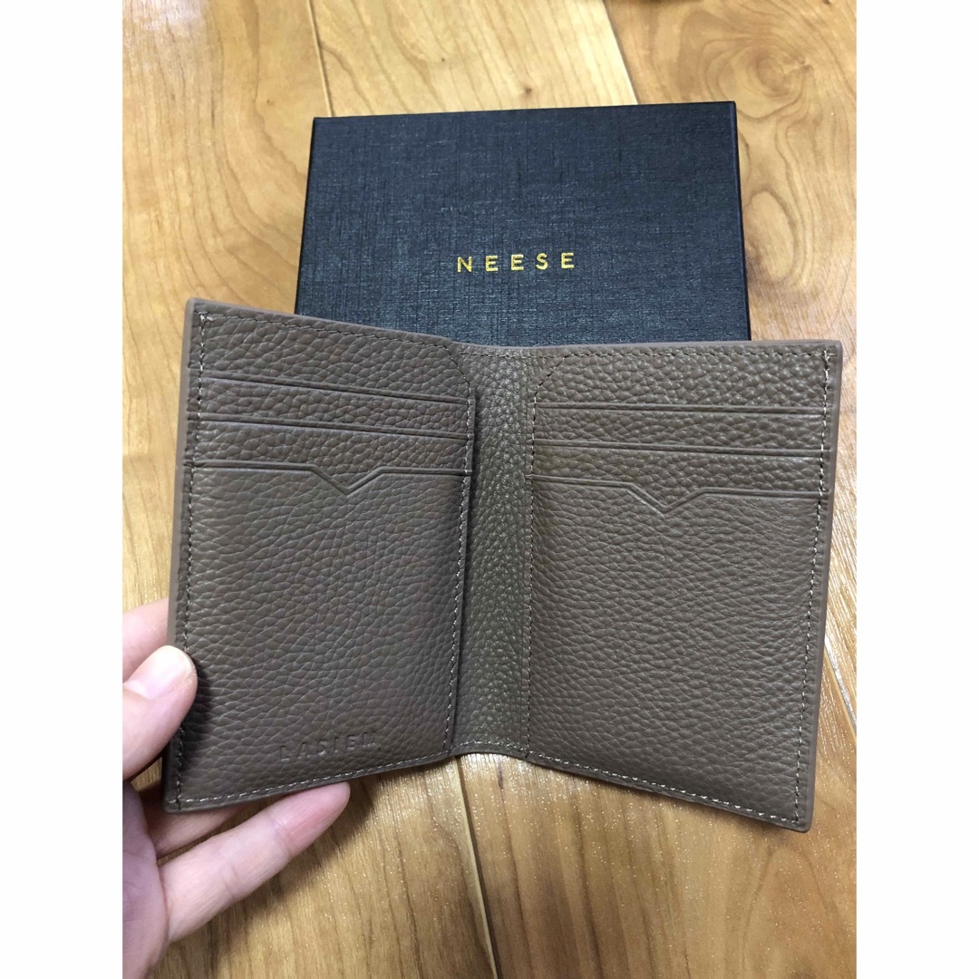 ラシエム　LASIEM ミニウォレット　二つ折り財布　トープ　本革　薄い財布 レディースのファッション小物(財布)の商品写真