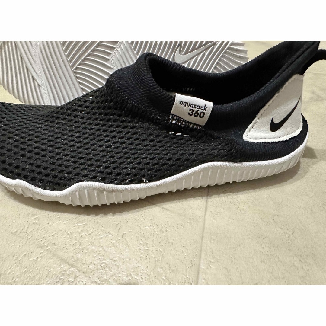 NIKE(ナイキ)のNIKE アクアソック360  キッズ/ベビー/マタニティのキッズ靴/シューズ(15cm~)(スニーカー)の商品写真