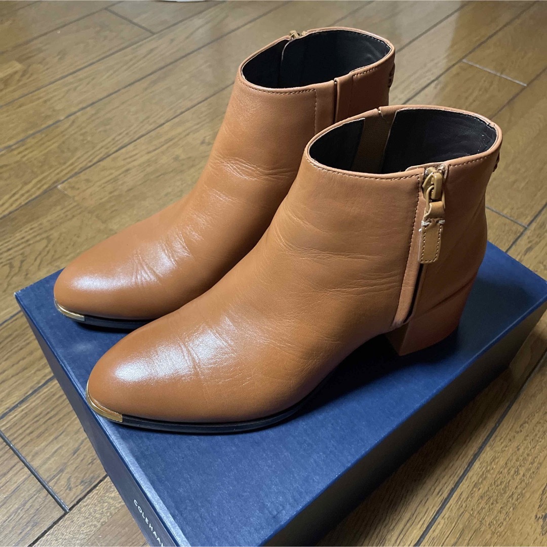 Cole Haan(コールハーン)のCOLEHAANショートブーツ〈キャメル〉 レディースの靴/シューズ(ブーツ)の商品写真