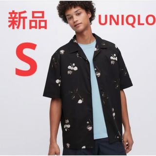 ユニクロ(UNIQLO)の新品　ユニクロ　プリントオープンカラーシャツ（半袖）Sサイズ　ブラック(シャツ)