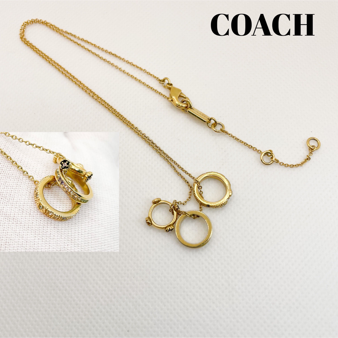 COACH(コーチ)のコーチ　ペンダント　3連リング　ラインストーン　ゴールド レディースのアクセサリー(ネックレス)の商品写真