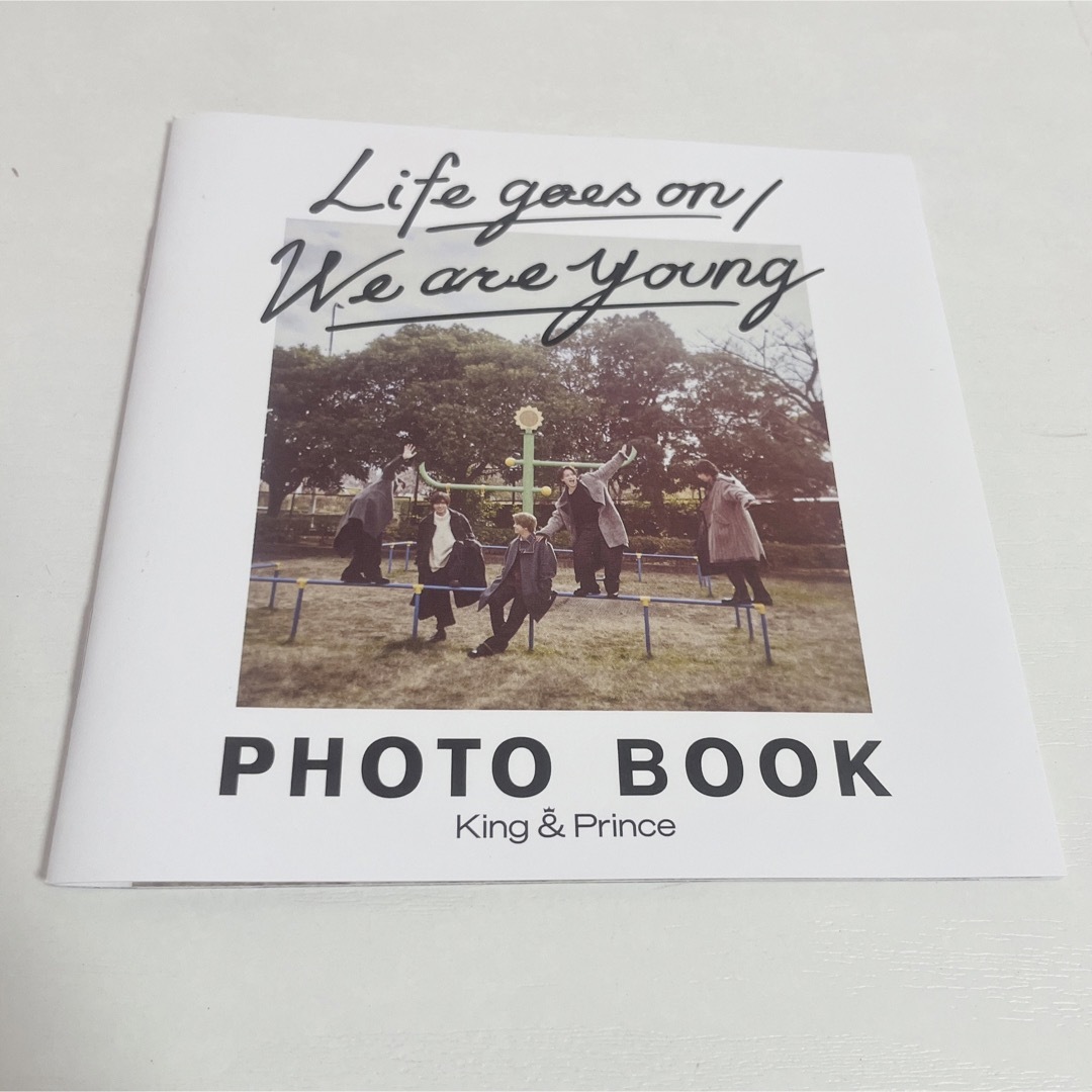 King & Prince(キングアンドプリンス)のLife goes on / We are young ティアラ盤 エンタメ/ホビーのタレントグッズ(アイドルグッズ)の商品写真