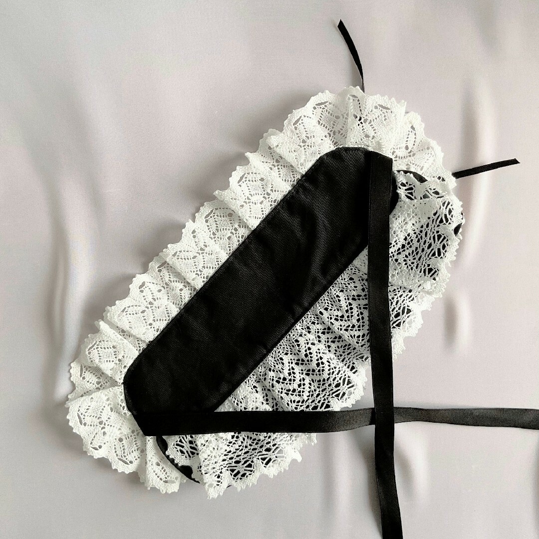 アシンメトリーのハーフボンネット風ヘッドドレス 黒×オフ白