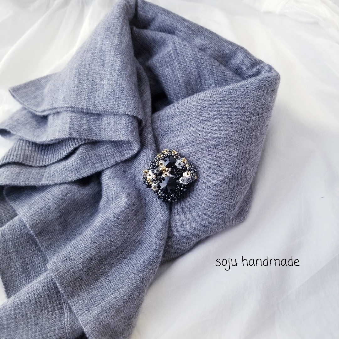 星雲ブローチ　ビーズ刺繍　ブローチ ハンドメイドのアクセサリー(コサージュ/ブローチ)の商品写真