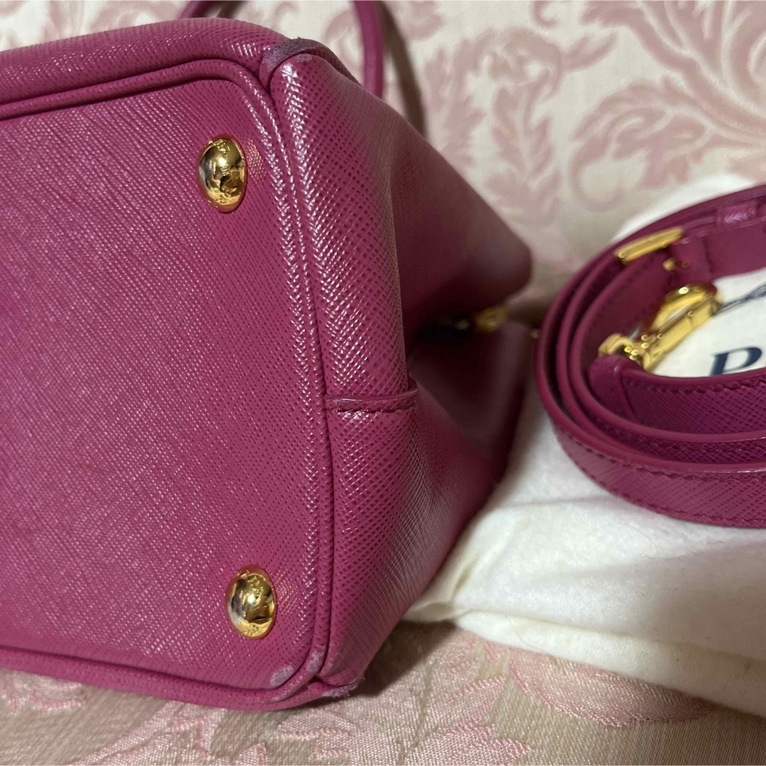 PRADA(プラダ)のプラダ2wayハンドバッグ　ピンク　ゴールド金具 レディースのバッグ(ハンドバッグ)の商品写真
