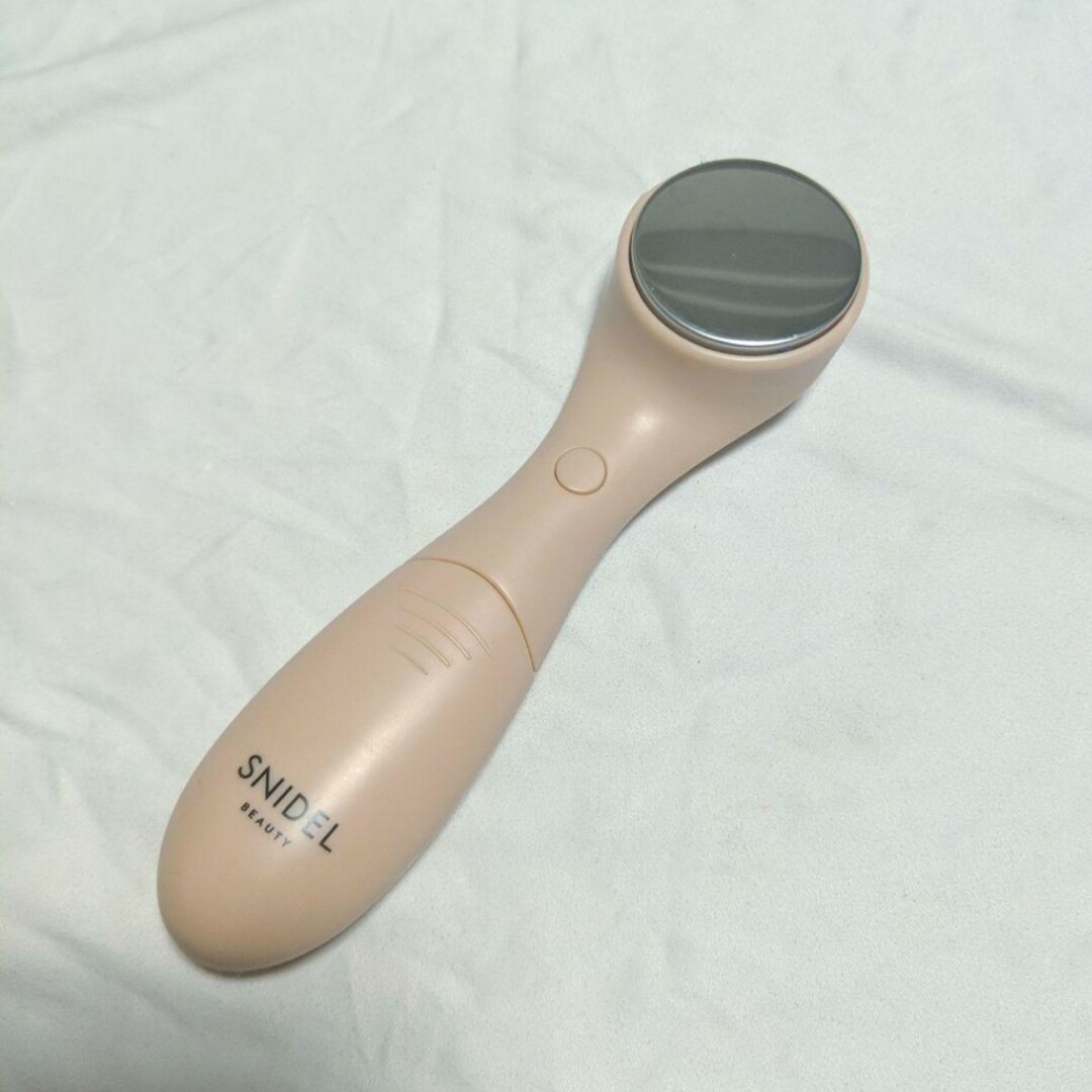 SNIDEL(スナイデル)の【SNIDEL BEAUTY】スナイデル ビューティ  マイクロカレント美顔器 スマホ/家電/カメラの美容/健康(ボディケア/エステ)の商品写真