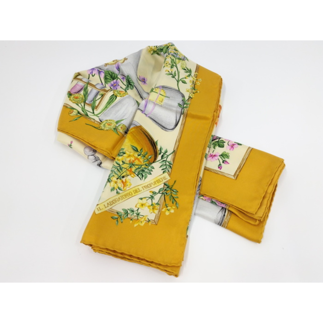 GUCCI スカーフ 香水柄 シルク100% イエロー GUCCI スカーフ 香水柄 シルク100% イエロー