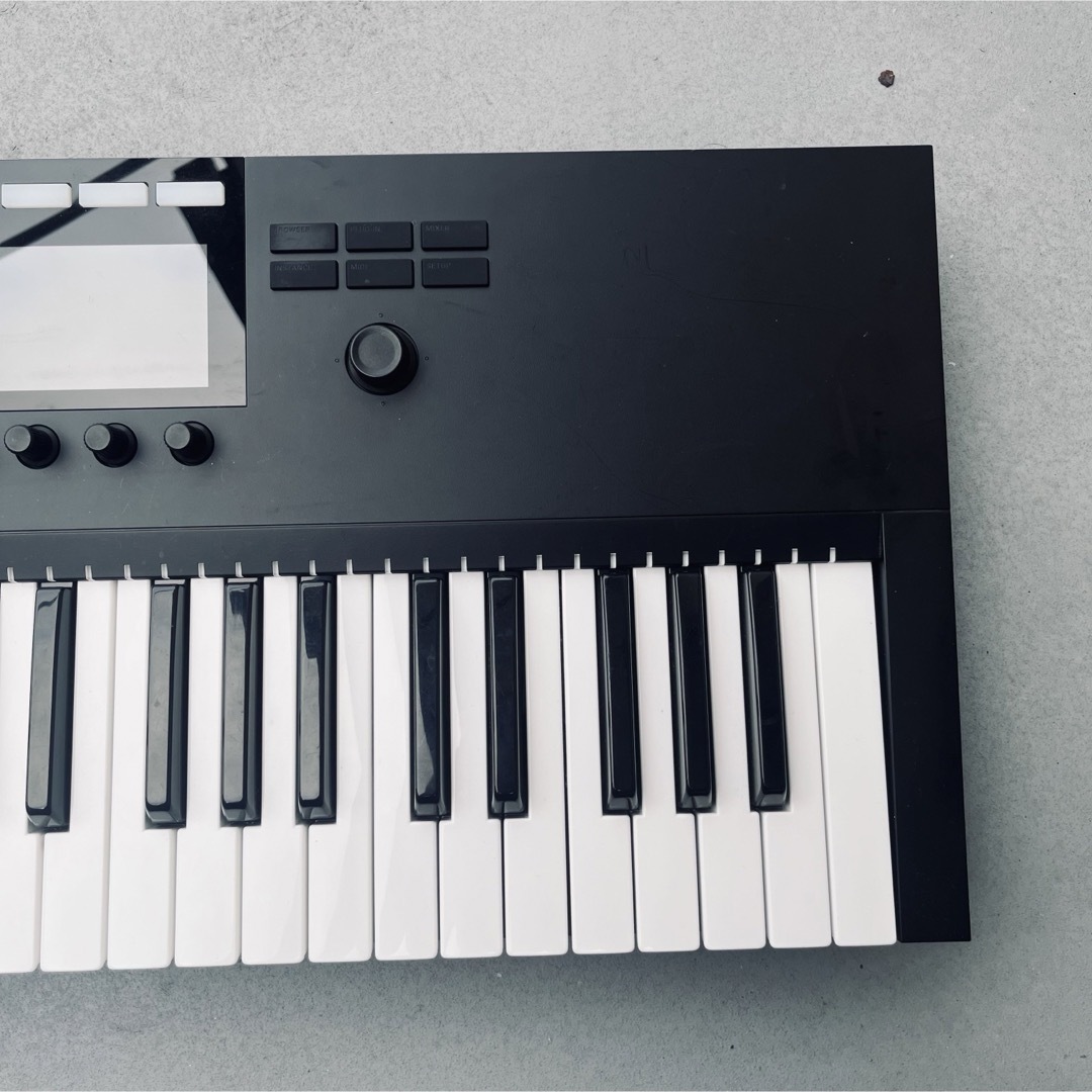 KOMPLETE KONTROL S49 MK2 【ライセンス、ペダル付】の通販 by