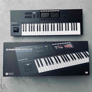 KOMPLETE KONTROL S49 MK2 【ライセンス、ペダル付】の通販 by