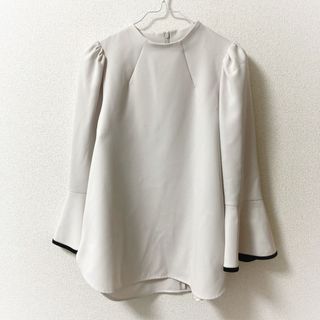 ⭐️新品タグ付き⭐️TIARAブラウス⭐️