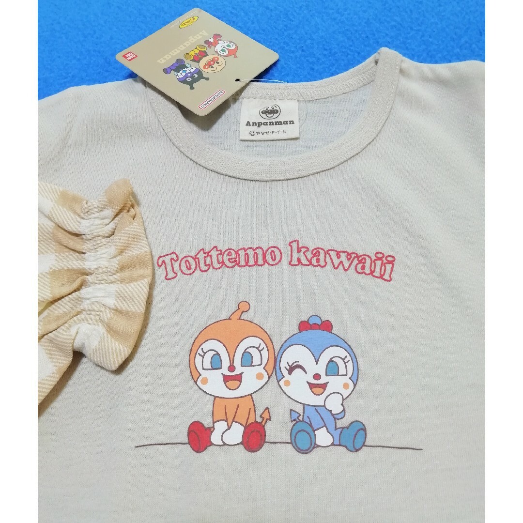 アンパンマン(アンパンマン)の新品　100cm　アンパンマン　2023袖チェック長袖Tシャツ　ib ×ベージュ キッズ/ベビー/マタニティのキッズ服男の子用(90cm~)(Tシャツ/カットソー)の商品写真